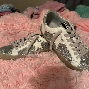 Bling ShuShop LIKE NEW- Silver & White Star